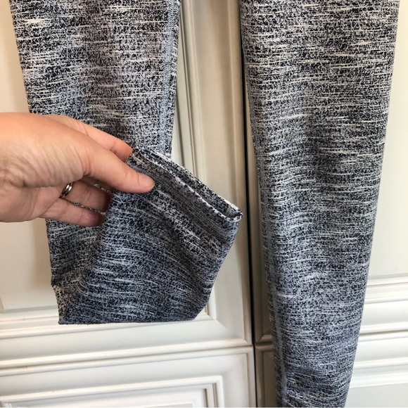 Ivivva by Lululemon reversible girls leggings 🍋 - Picture 4 of 12